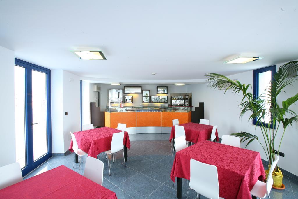 Blu Residence - Hotel Nel Salento Казарано Номер фото